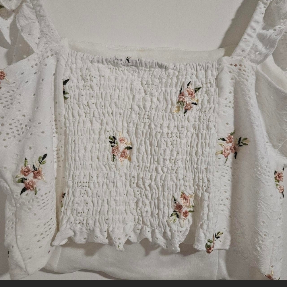 Elegant Floral Ruffle Sleeve Blouse - Picture 5 of 5